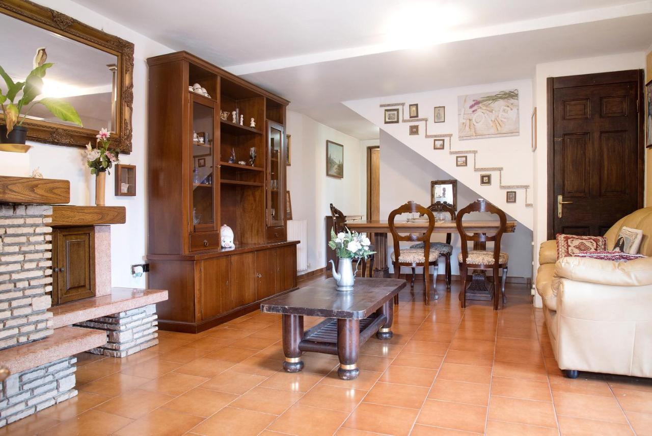 Casa Flora Apartment Porto Ceresio Exterior photo